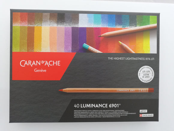 Caja Con 40 Lapices De Colores Luminance 6901 Carandache